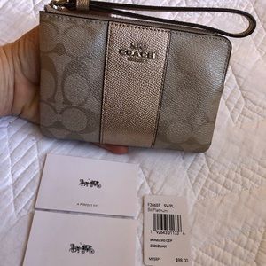 NWT Coach Corner Zip Wristlet ‘Platinum’